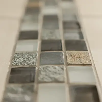 Mosaïque décorative dans la douche