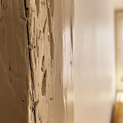 Papier peint déco effet marbre au fond de la bibliothèque
